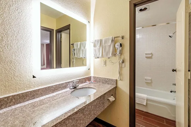 Standard, 2 Double Beds, Worthington Motor Lodge 3/4