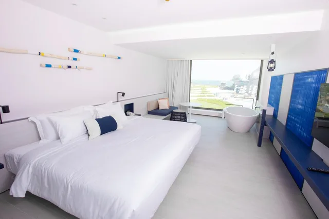 غرفة بسرير مزدوج بإطلالة على المسبح، VERSO Hua Hin - a Veranda Collection 1/9