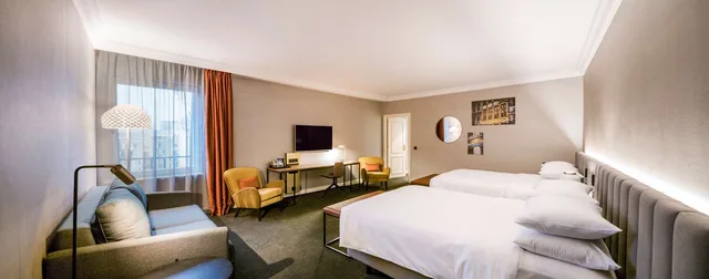 Family, Queen Bed, Hilton Brussels Grand Place 1/2