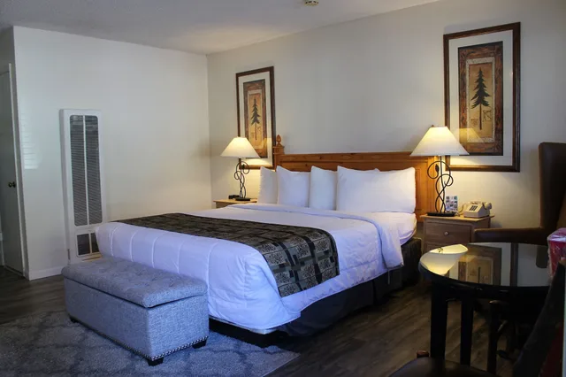 Spa, King Bed, Jetted Tub، Big Pines Mountain House 4/6
