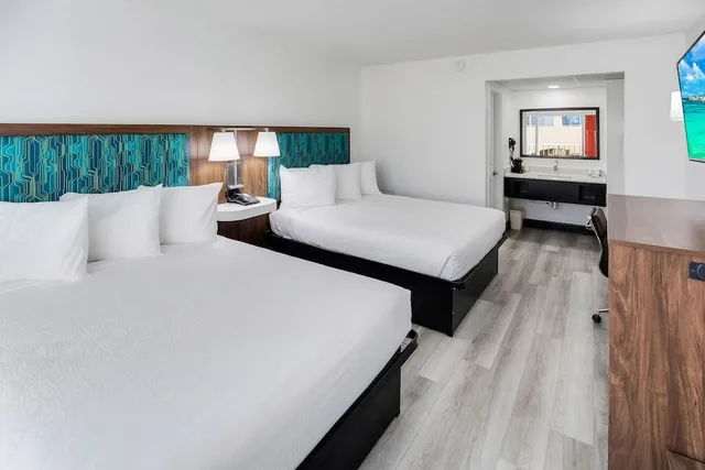Renovated, 2 Queen Beds, Ocean View، Blu Atlantic Oceanfront Hotel Suites 1/7