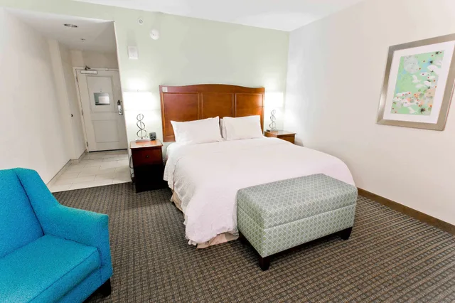 Room, King Bed, Street View، Hampton Inn Suites Orange Beach Gulf Front 3/7