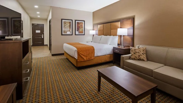 غرفة بسريرين كوين بحوض استحمام لذوي الإعاقة، Best Western Plus Hinton Inn and Suites 10/10