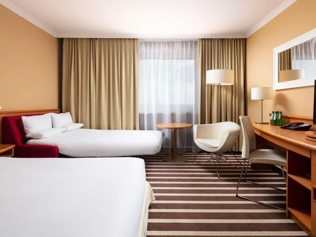 غرفة بسرير كوين، Novotel Poznan Centrum 5/7