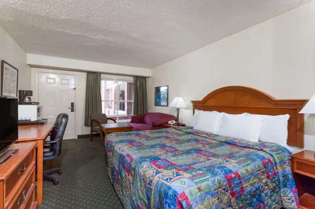 غرفة قياسية بسرير كينج، Days Inn by Wyndham Petersburg/South Fort Lee 1/8