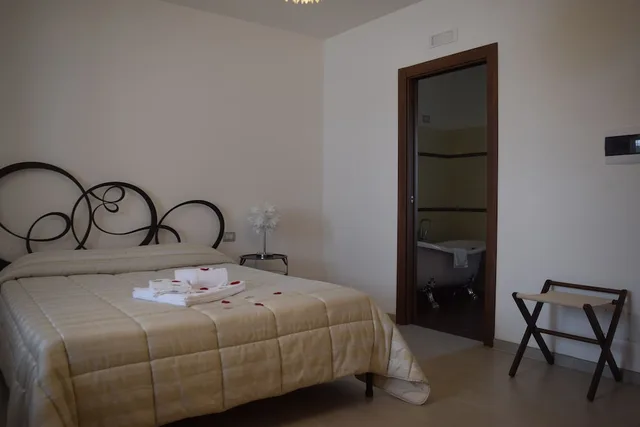 جناح جونيور بسرير كوين بإطلالة على الحديقة، Masseria Corte Masseriola 1/2