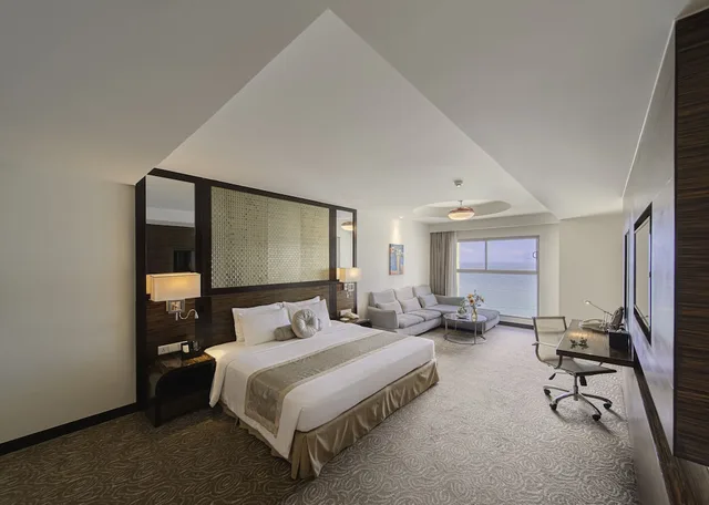 Junior Suite Queen, Havana Nha Trang Hotel 4/6