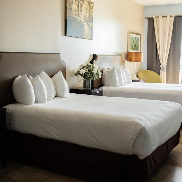 غرفة بسرير كوين بشرفة، Key West Resort on Lake Dora 2/7