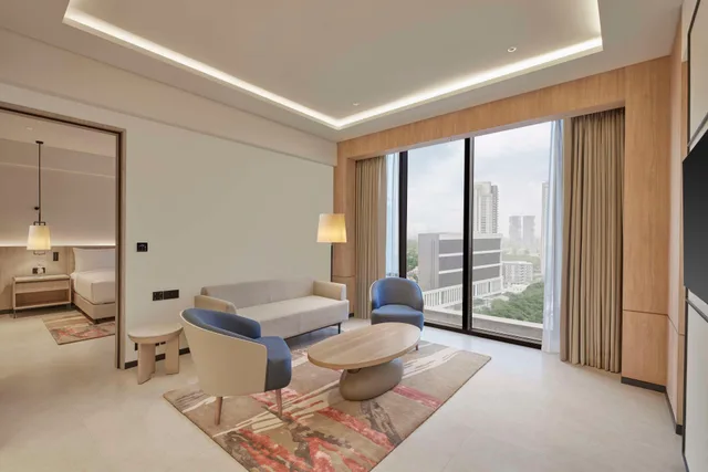 جناح بريميوم بسرير كينج بمنطقة جلوس، Hilton Gurugram Baani City Centre 2/4