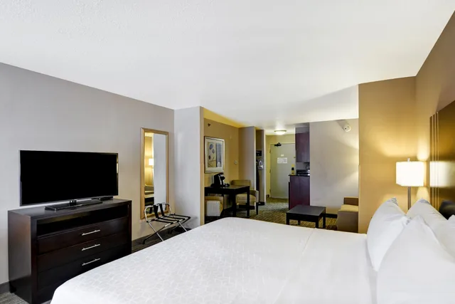 غرفة قياسية بسرير كينج، Holiday Inn Express Hotel and Suites Milwaukee-New Berlin 4/7