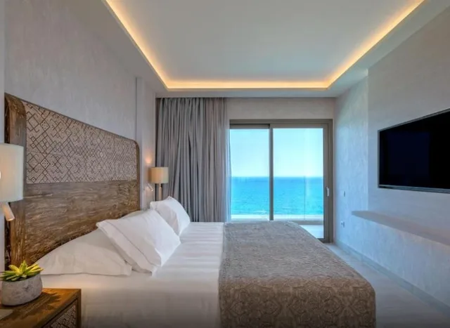 Executive Suite Sea View, Amada Colossos Resort 1/4