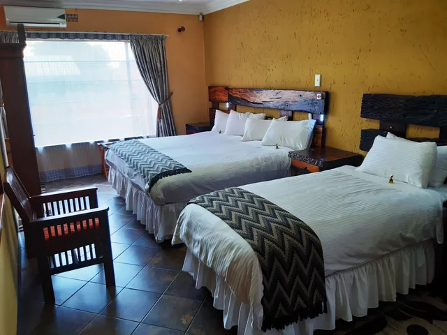 غرفة عائلية ثلاثية بسرير كينج وسرير فردي، Acre Of Africa Guest Venue 1/2