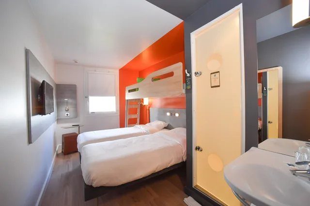 Room, Triple, 3 Beds, Ibis Budget Saint Lo 8/9