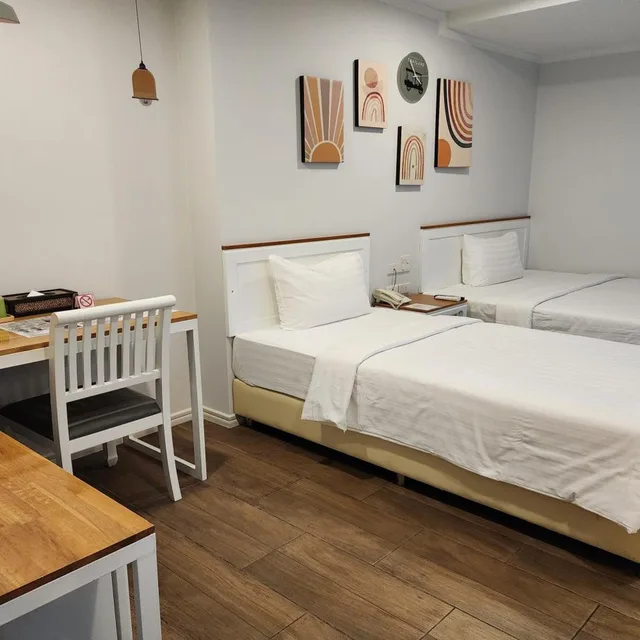 غرفة قياسية بسريرين منفصلين، J Place Hotel by ZUZU 3/8