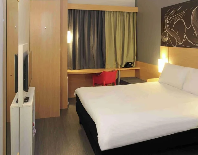 Standard, Double Bed, Ibis Jatai Hotel 2/8