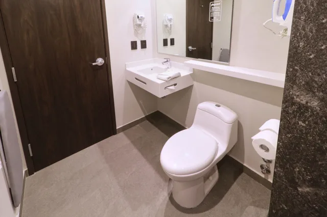 غرفة سوبيريور بسرير كينج مع أريكة، City Express by Marriott Monterrey Universidad 5/5