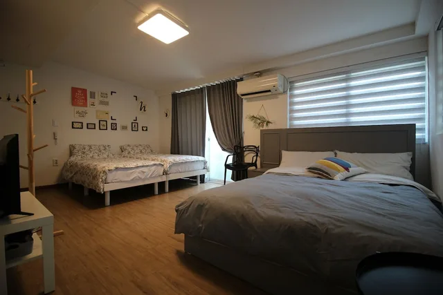 Family, Quadruple, Queen and Twin Beds, Bunk Guest House - Hostel 1/3
