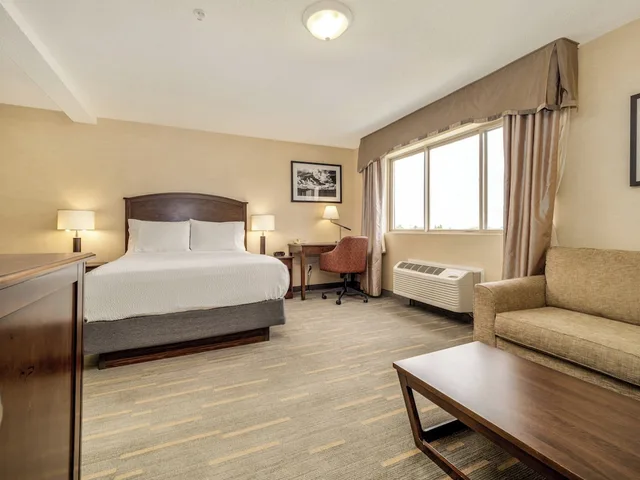 غرفة قياسية بسرير كوين، HOLIDAY INN LETHBRIDGE 3/10