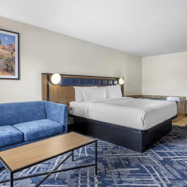 Room, King Bed, Lake Side, Hot Tub، Best Western Indian Oak 2/8