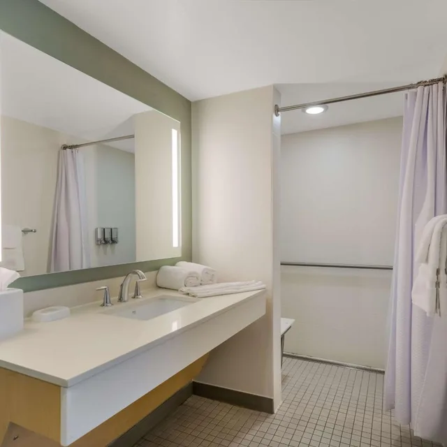 جناح بسرير كينج وسرير كوين بإطلالة على المتنزه بغرفتي نوم، Sonesta ES Suites Orlando International Drive 8/10
