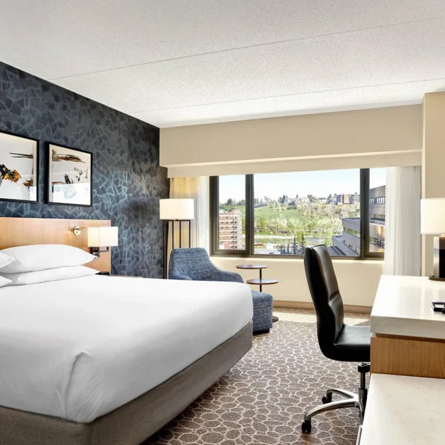 غرفة ديلوكس بسرير كينج، Delta Calgary Downtown 2/6