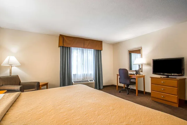 غرفة بسرير كينج لذوي الإعاقة، Quality Inn Morris I-80 3/4