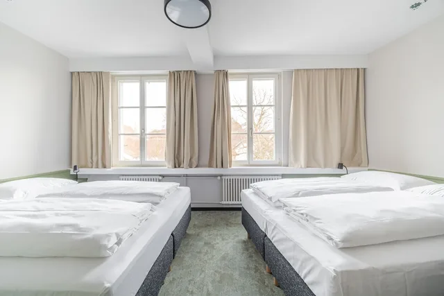 غرفة قياسية رباعية بسريرين كوين، Stern (Hotel und Restaurant STERN Luzern) 5/7