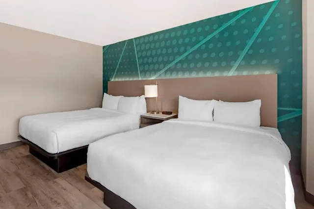 Upgrade, 2 Queen Beds، Comfort Inn Bracebridge, ON 1/3