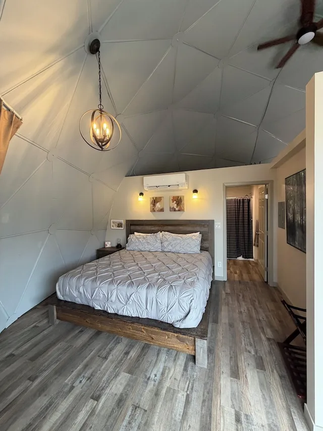 Luxury, King Bed, Sofa, Dome 15، Bryce Glamp And Camp 1/3