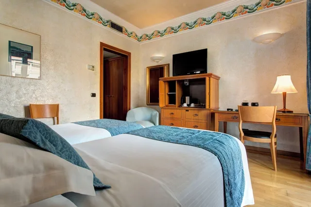 Standard, King Bed, Hotel Firenze (ex Best Western) 3/7