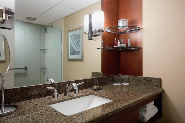 Concierge, King Bed، Stamford Marriott Hotel & Spa 5/6