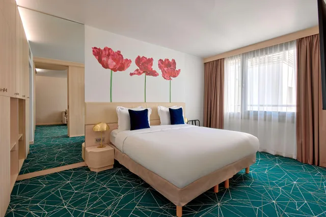 جناح جونيور، Golden Tulip Warsaw Centre 2/8