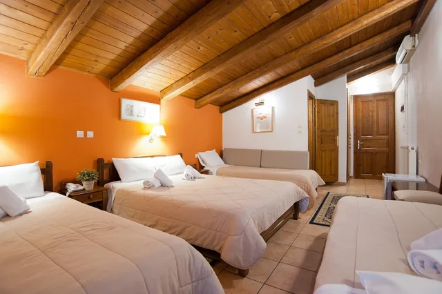 Family, 1 Double and 3 Single Beds، Pan Hotel 1/5