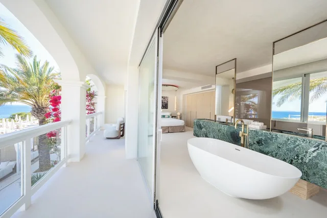 جناح بسرير كينج بإطلالة على المسبح، Destino Five Ibiza -5-Star Grand Luxe Resort 3/4