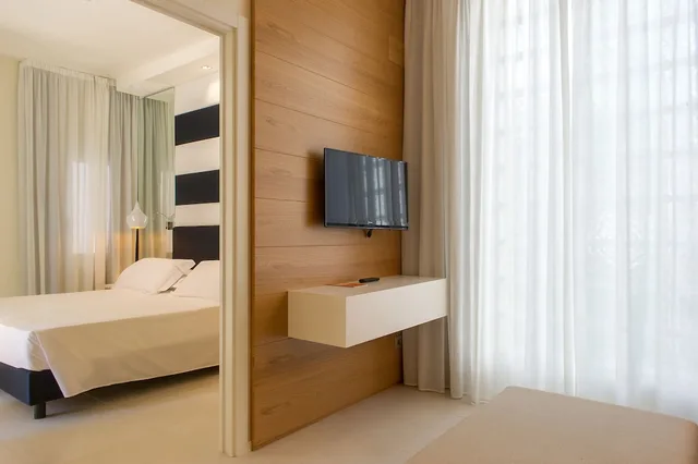 جناح بسرير كوين بغرفة نوم واحدة مع أريكة، Metropol Ceccarini Suite 2/2