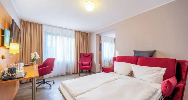 غرفة كومفورت رباعية بسرير كينج مع أريكة، PLAZA INN Braunschweig City Sud 1/5