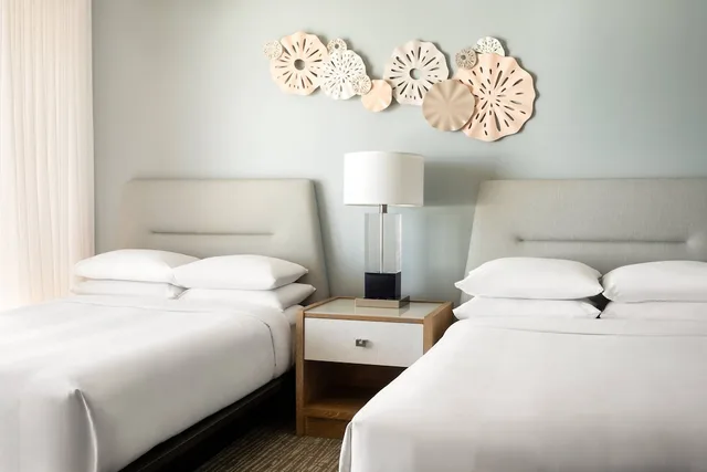 Room, 2 Double Beds, Waikiki View, City View، Waikiki Beach Marriott Resort and Spa 3/5