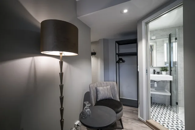 غرفة قياسية بسريرين منفصلين، Molla Hotel 3/3