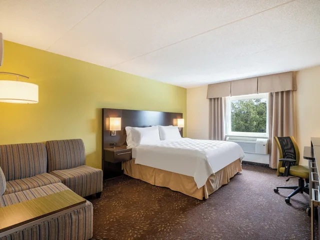 غرفة قياسية بسرير كينج، Holiday Inn Greensboro Coliseum 2/2