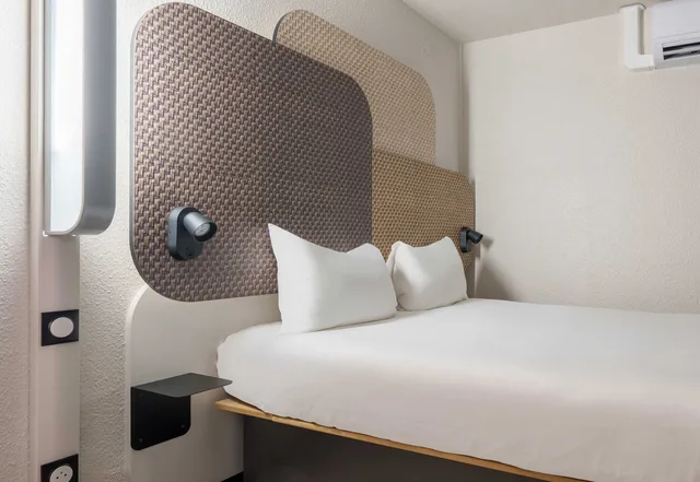 Standard, Double Bed, B&B Hotel Troyes Centre 3/4