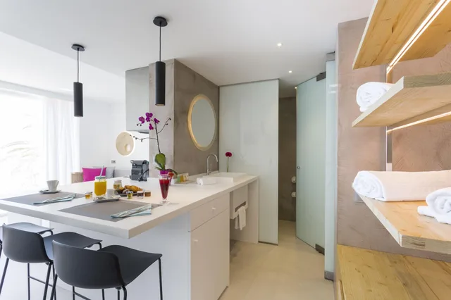 جناح جونيور بإطلالة، One Ibiza Suites 7/7