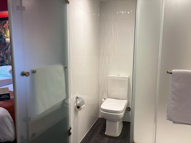 غرفة قياسية بسرير مزدوج، Signature Lux Hotel By Onomo Foreshore 3/6