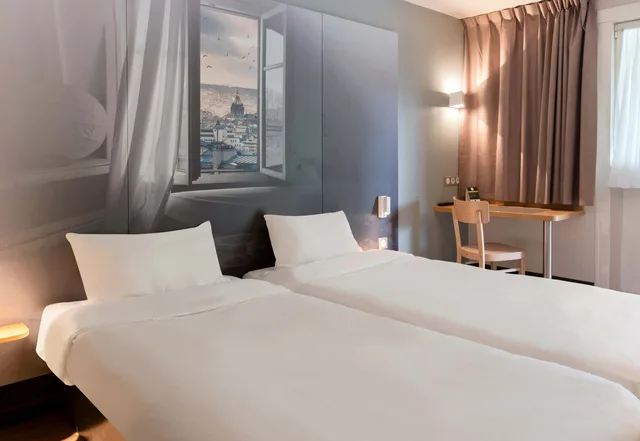 غرفة قياسية بسريرين منفصلين، B&B HOTEL Louveciennes 1/2