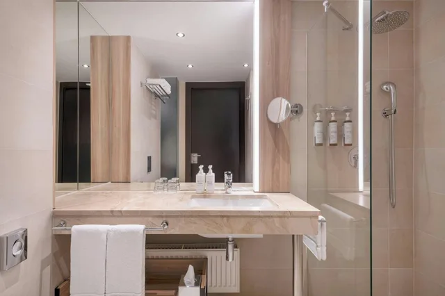 غرفة بسريرين منفصلين بإطلالة، AC Hotel by Marriott Bratislava Old Town (ex Austria Trend Hotel) 3/3