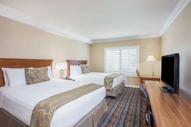 غرفة بريميير بسريرين كوين، Days Inn by Wyndham San Diego Hotel Circle 1/6