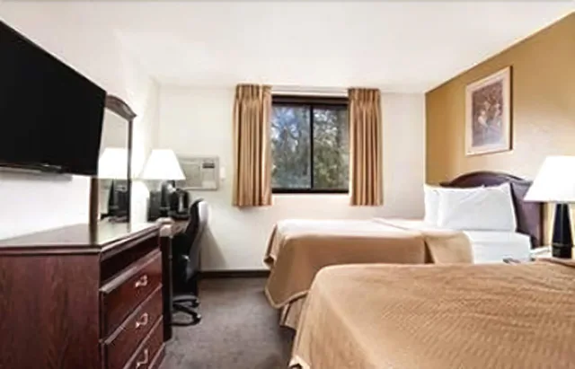 غرفة بسريرين كوين، Travelodge by Wyndham La Porte/Michigan City Area 1/4