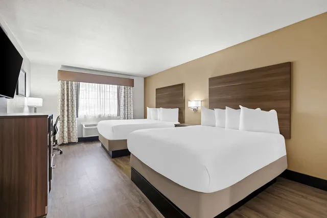 Room, 2 Queen Beds, Best Western Plus Caldwell Inn & Suites 3/5