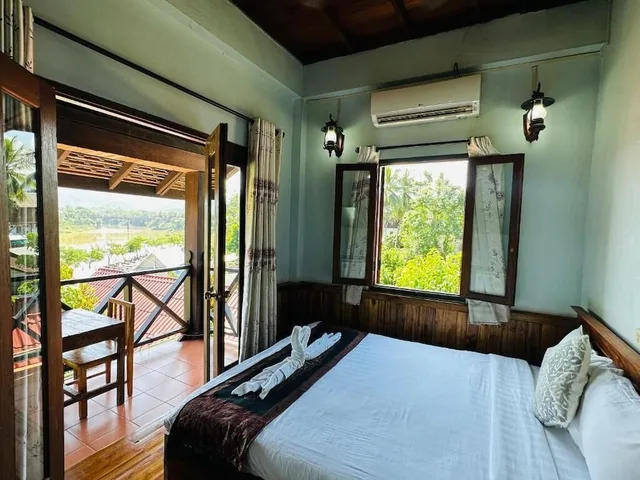 غرفة ديلوكس بسرير كوين بإطلالة على النهر، Villa Kingkham Riverside 1/2