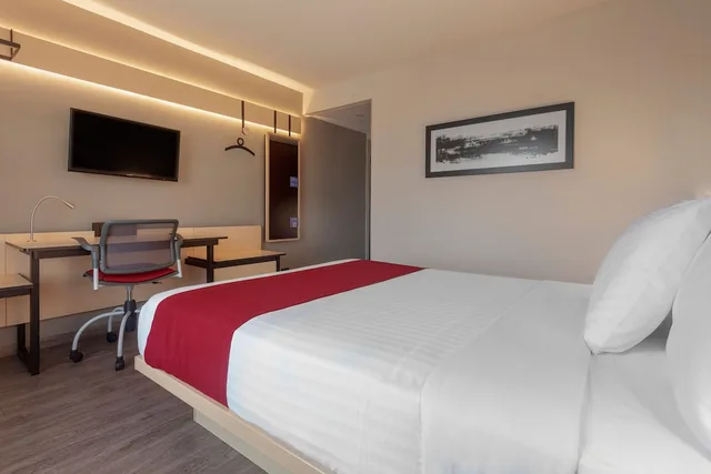 Room, Queen Bed, City Express by Marriott Leon 3/5