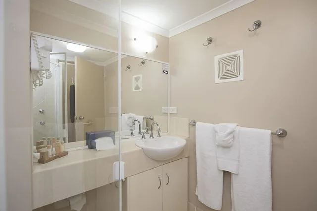 جناح استوديو عائلي بسرير كينج وسرير فردي، Harbour Sails Motor Inn 2/4